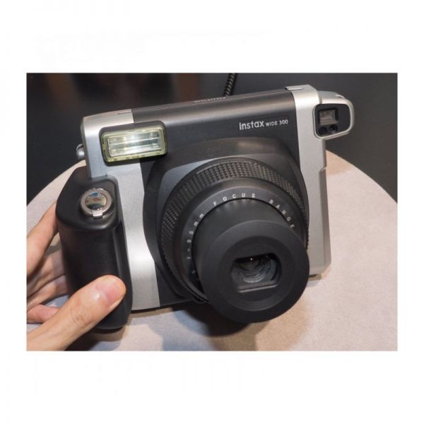 Цифровая фотокамера FUJIFILM Instax Wide 300 Фотокамера моментальной печати