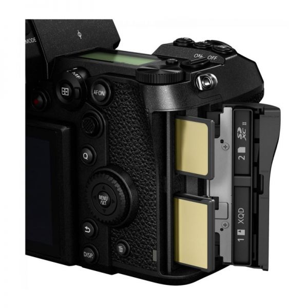 Цифровая фотокамера Panasonic Lumix DC-S1R Body